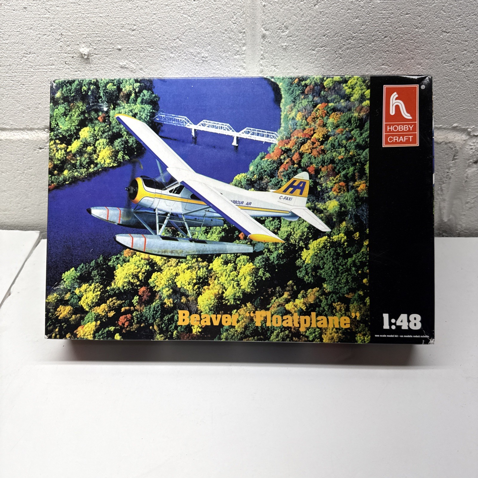 Hobby Craft 1:48 Scale Beaver Floatplane Harbour Air Canadian Model Kit HC1674