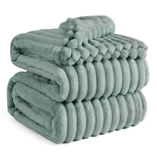  GentleSoft King Size Blanket for Bed - Cozy Soft King (108" x 90") Green