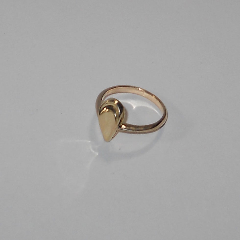 Solid 10K Yellow Gold Ring 1.85 grams Small Stone Size 5.5 not Scrap