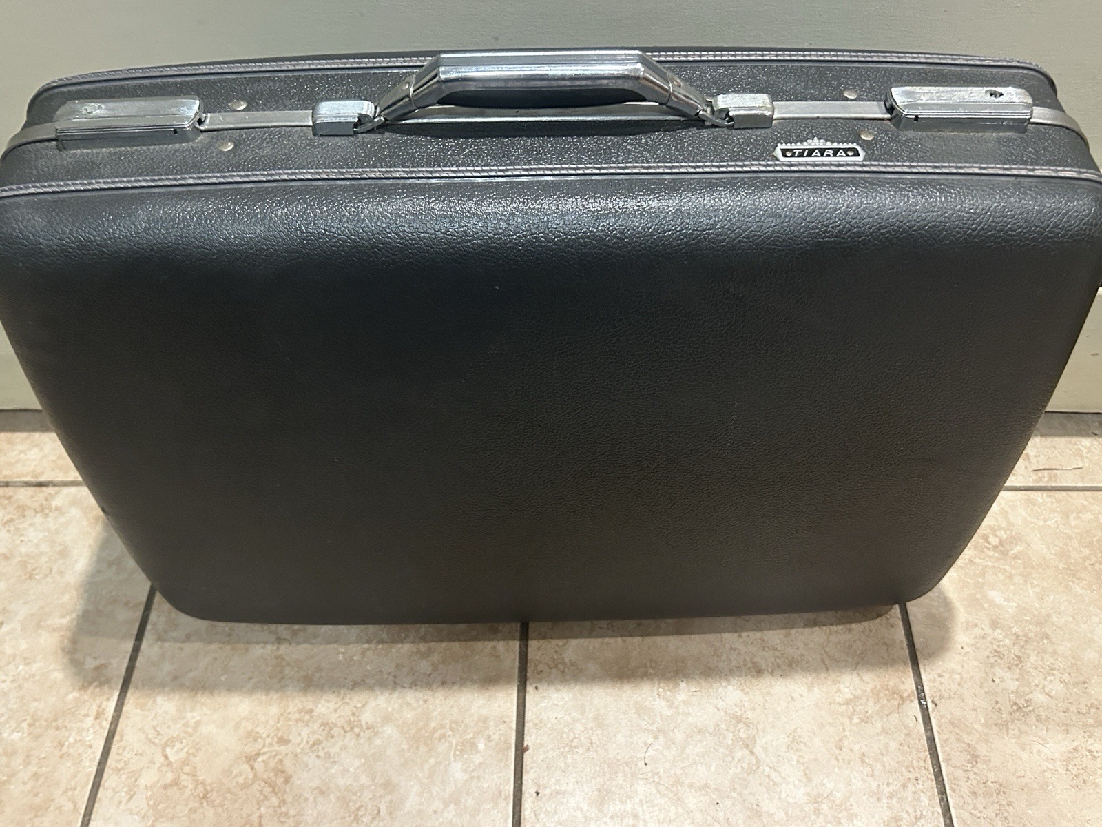 Vintage American Tourister Tiara Suitcase Hard Shell Brief Case Luggage 24x17x7