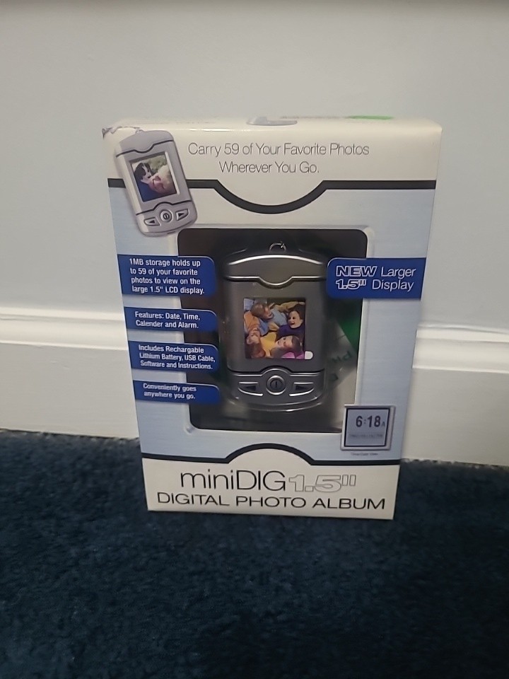 Mini Dig 1.5" Digital Photo Album