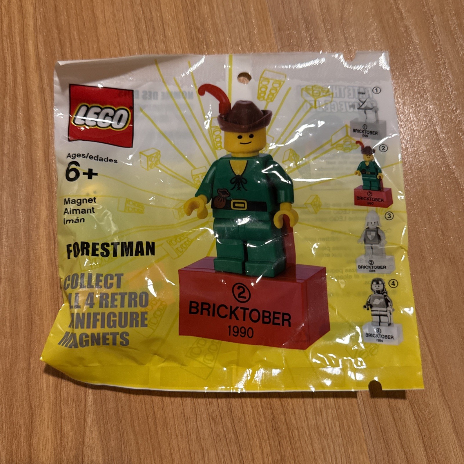Lego 2856224 Bricktober Magnet FORESTMAN (1990) Minifigure 2011 Week 2