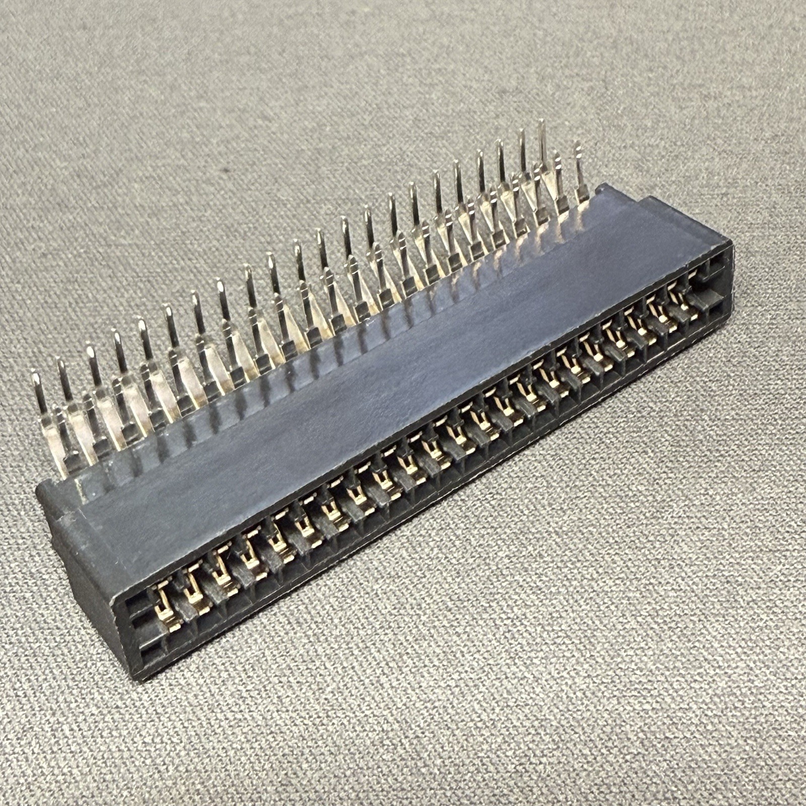 Commodore 64 Cartridge Port Connector 44 Pin Edge Right Angle Replacement C64