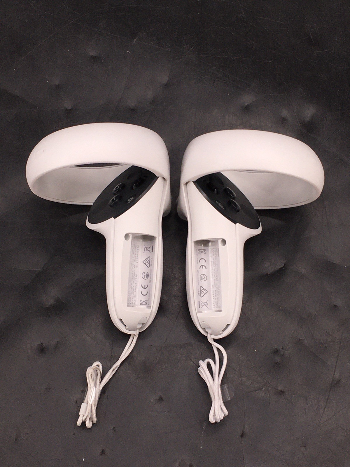 Meta Oculus Quest 2 VR Controllers Pair Left & Right JD96CX LX39EM-READ