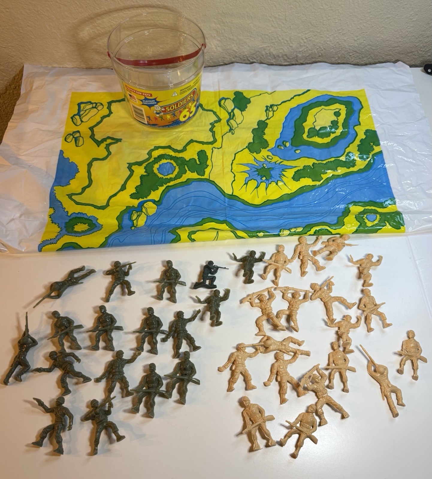 1995 TootsieToy Soldiers USA Made Lot w/ Playmat & Bucket 35 Figures Tan Green