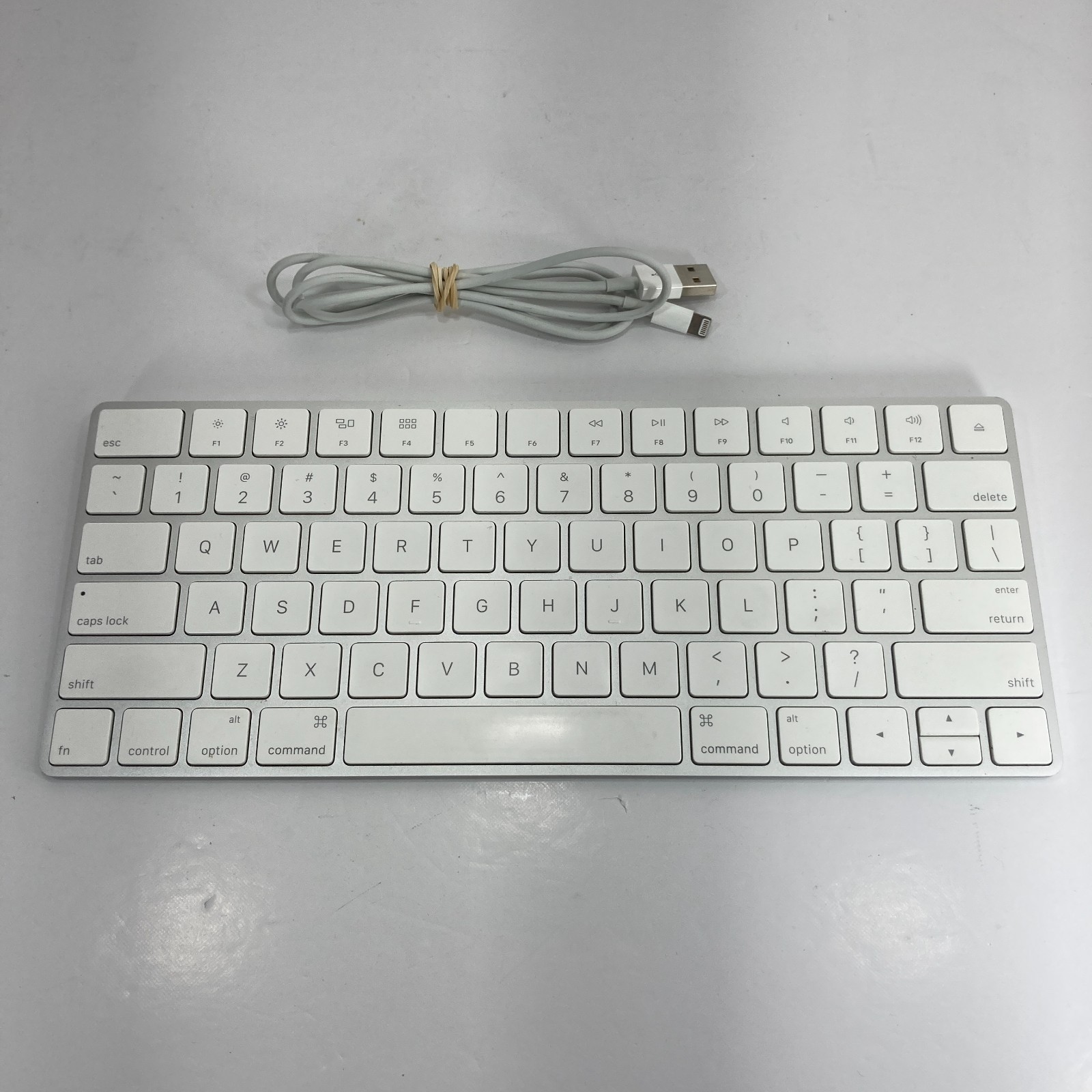 Apple A1644 Wireless Bluetooth Magic Keyboard with Charging Cable White - TESTED