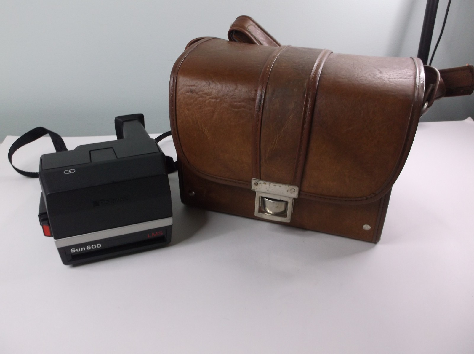 Polaroid Sun 600 LMS Vtg. Instant Film Camera/ Strap / Marsand Brown Style Case