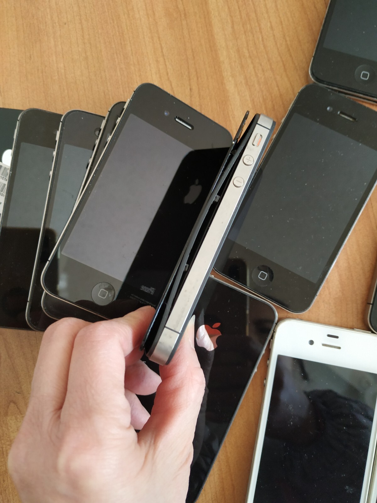 Lot of 10 Apple iPhone 4 /4s for Scrap, Parts or Gold (black/white)