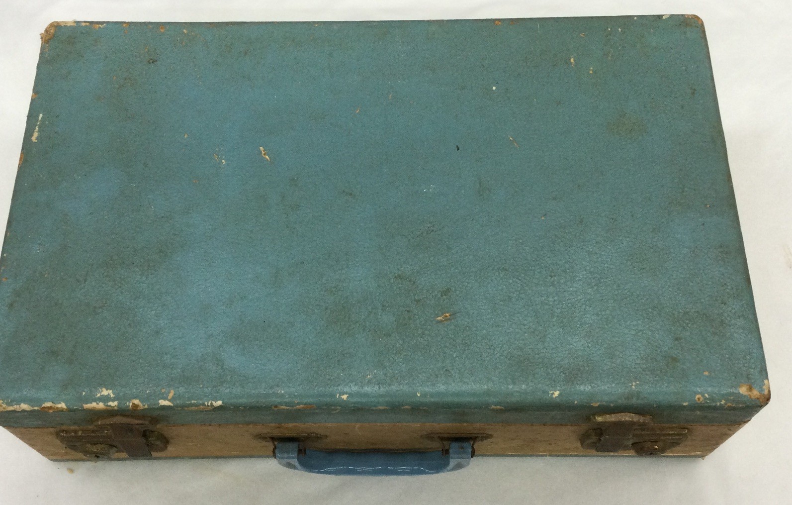 Vintage Veevel Vacation Suitcase, 18” X 11” X 5.5”, Preowned.