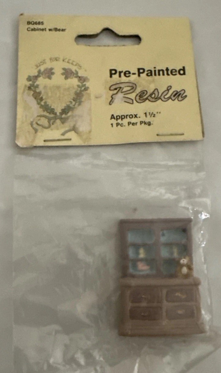 Wang's International Pre-Painted Resin - Cabinet W/ Bear BQ685