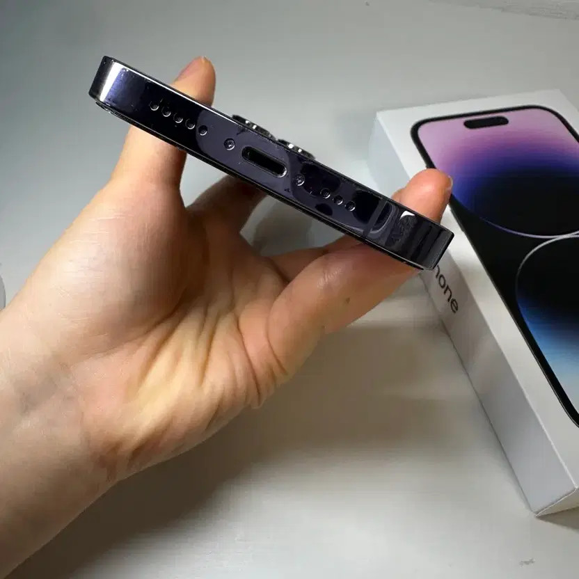 iPhone 14 Pro 128GB Deep Purple + Spigen Releaf Case