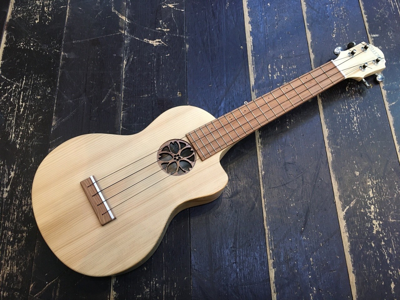 Quiam Through Neck Concert Ezo Sakura Safe delivery from Japan