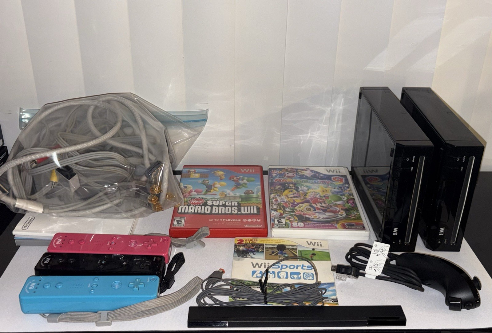 Nintendo Wii Console (2), Controller (3), Mario Party 9/Super Mario Bros TESTED