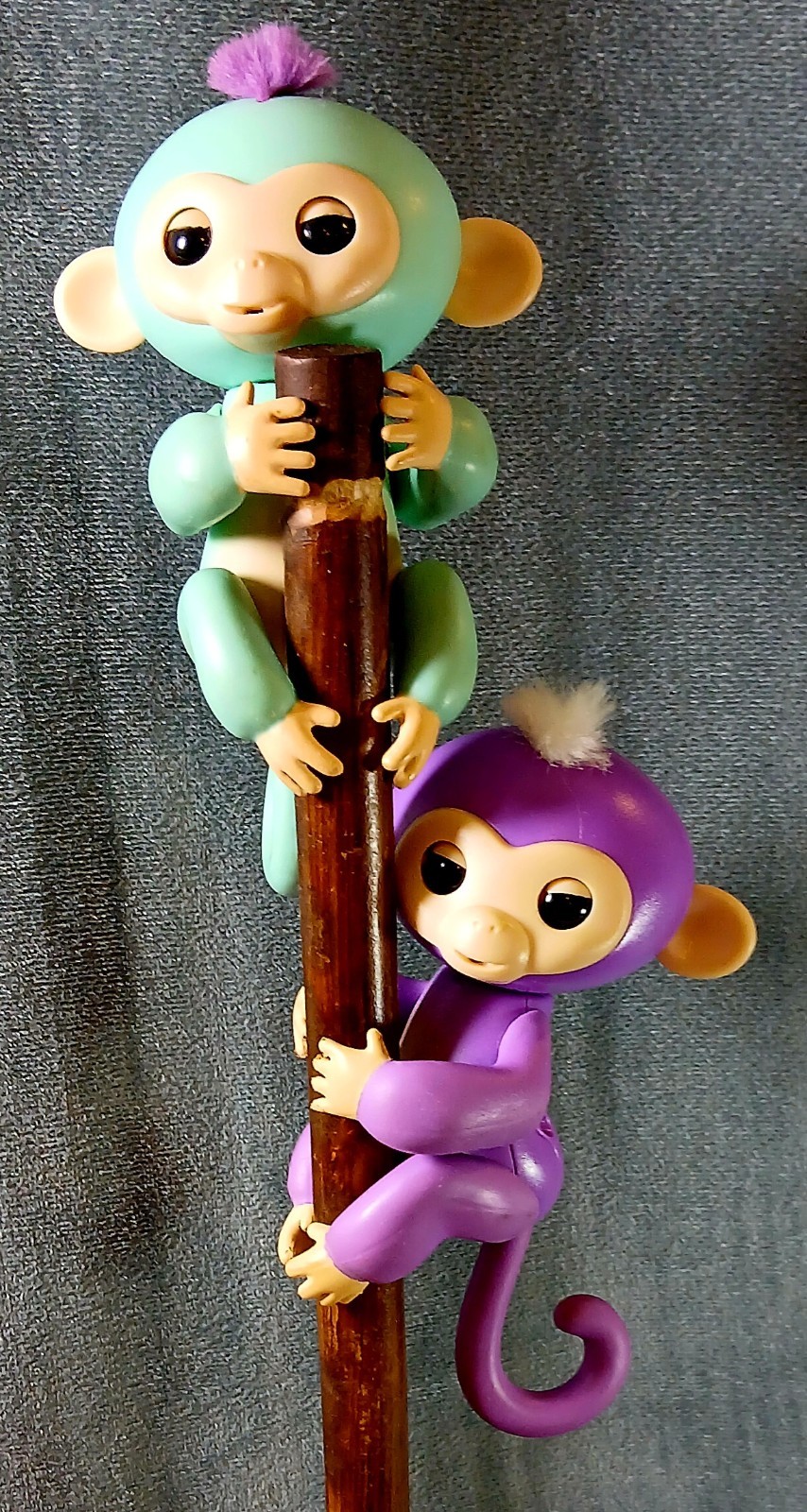 WowWee Fingerlings Interactive Electronic Purple Monkey Mia Turquoise Monkey Zoe