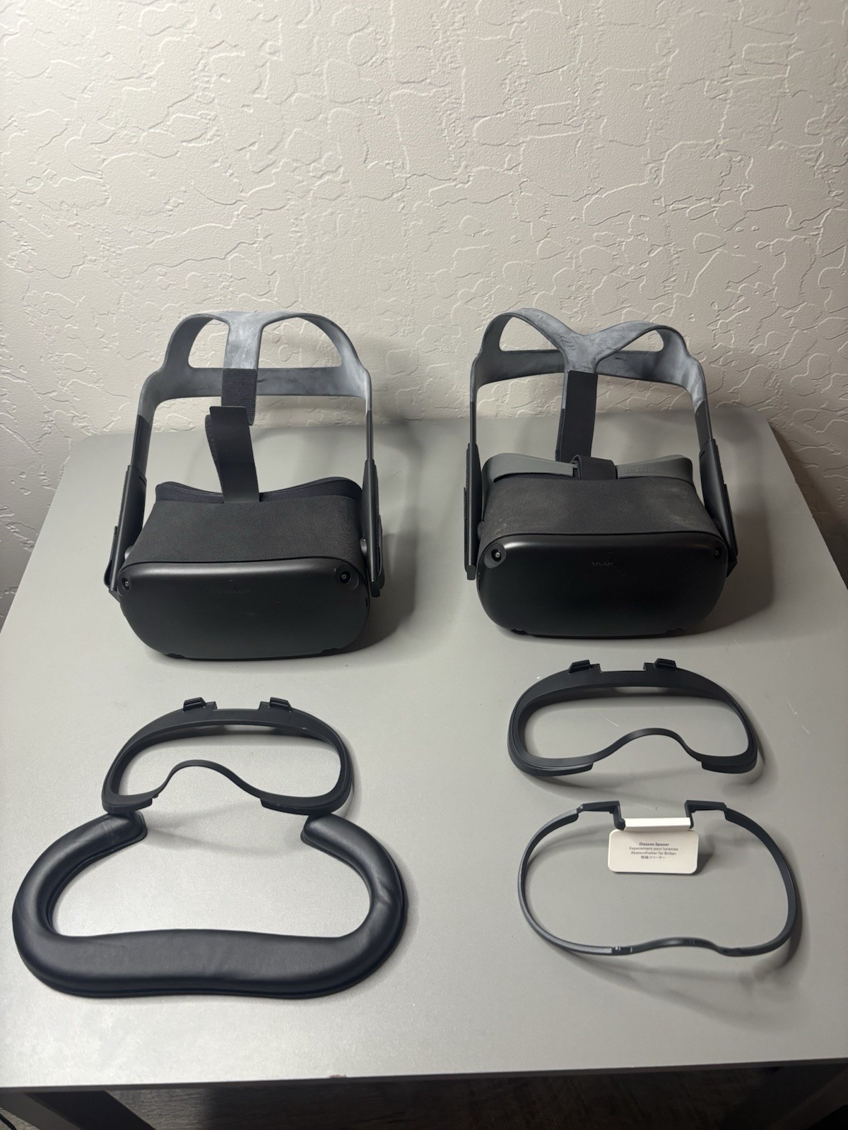 2x Oculus Quest Head Set | UNTESTED | Appear In Decent Shape