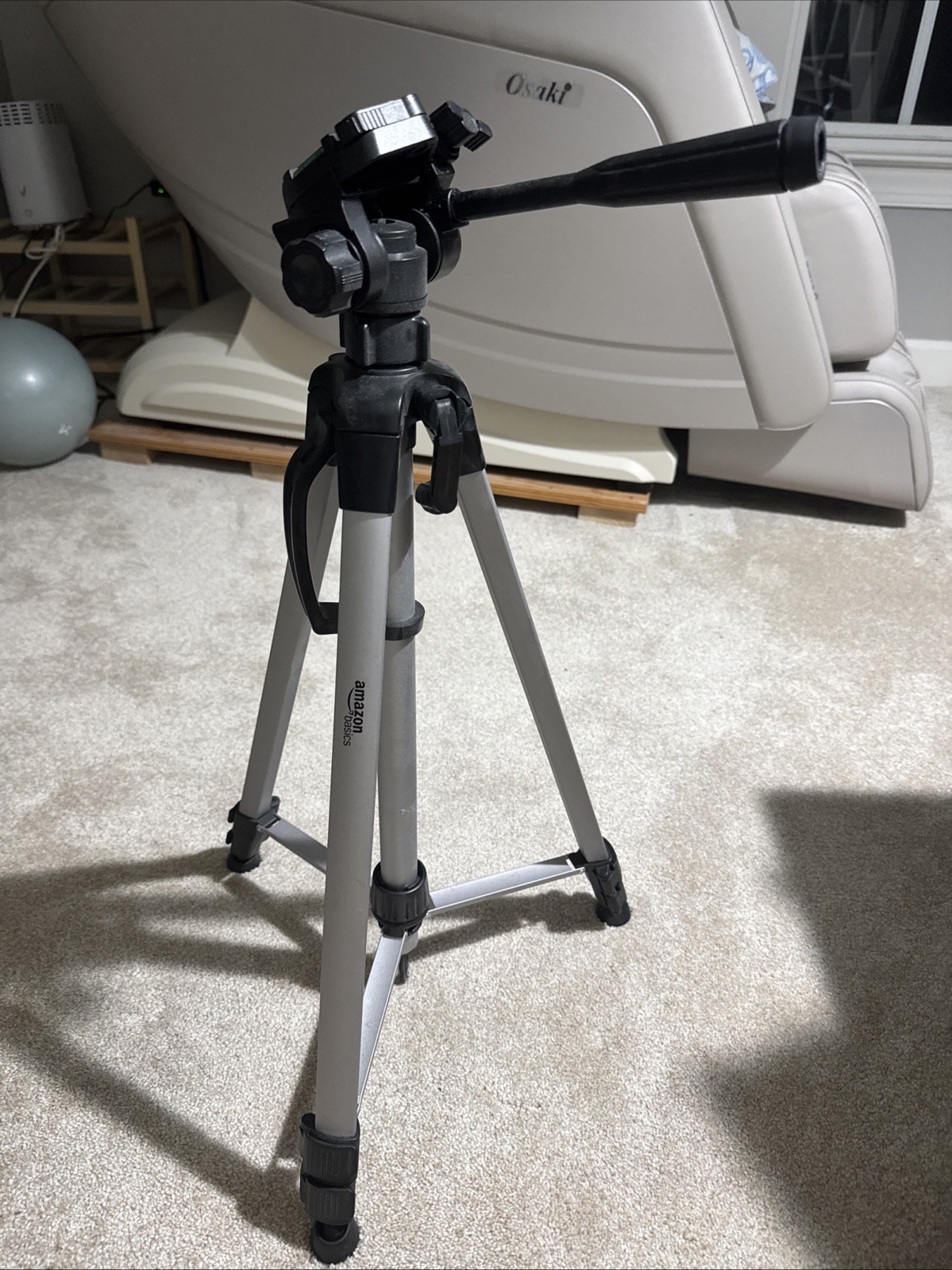 Amazon Basics 60-inch Lightweight DSLR Tripod with Bag, Black