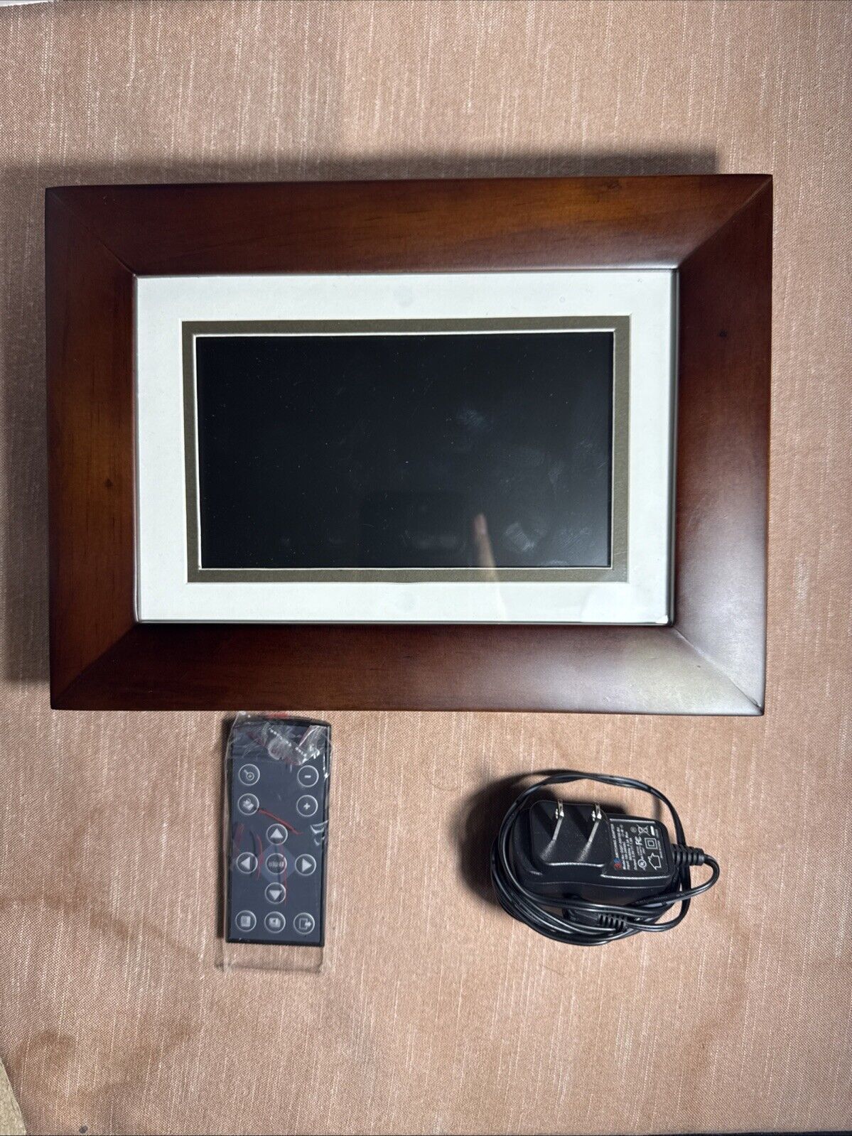 Never used HP 7" LCD Digital Photo Frame  Black  with wireless remote for sale
