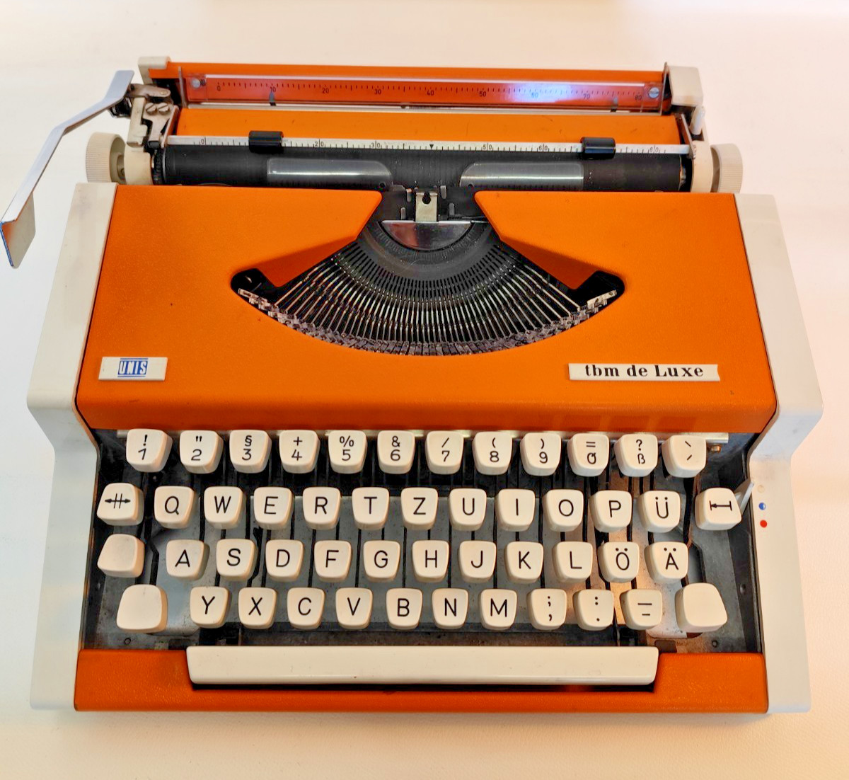 UNIS TBM Luxe Typewriter Mechanism Travel Typewriter Orange Yugoslavia