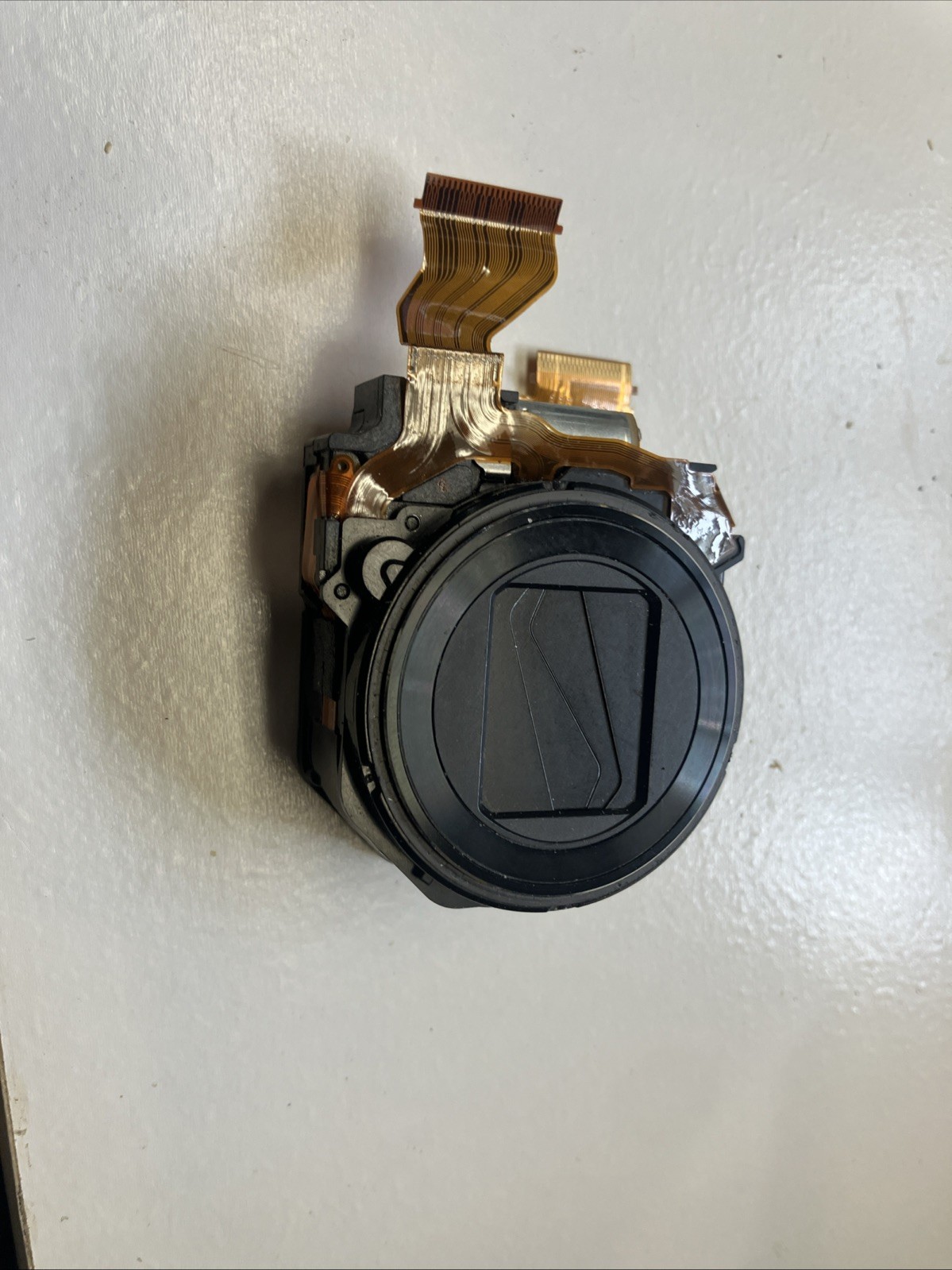 Sony Cyber-shot DSC-H70 Lens