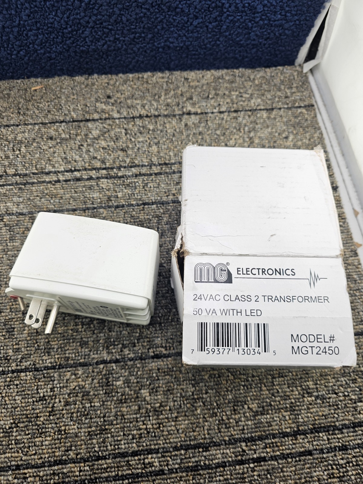 MG MGT2450: Class II AC-to-AC Plug-in Transformer 120 VAC Input, 24 VAC Output