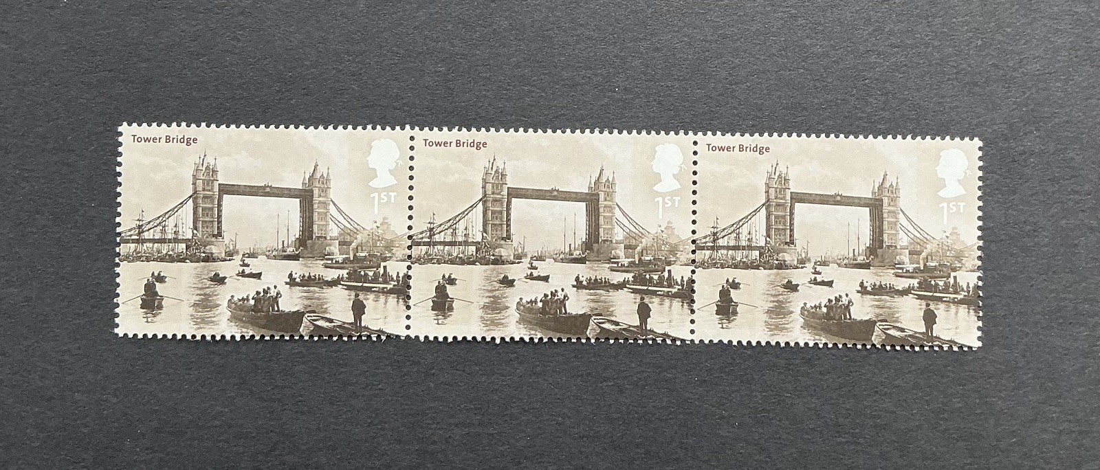 GB QEII 2002 Tower Bridge London MNH 1st Class Stamps x3  - FV £5.10 - Post Comb