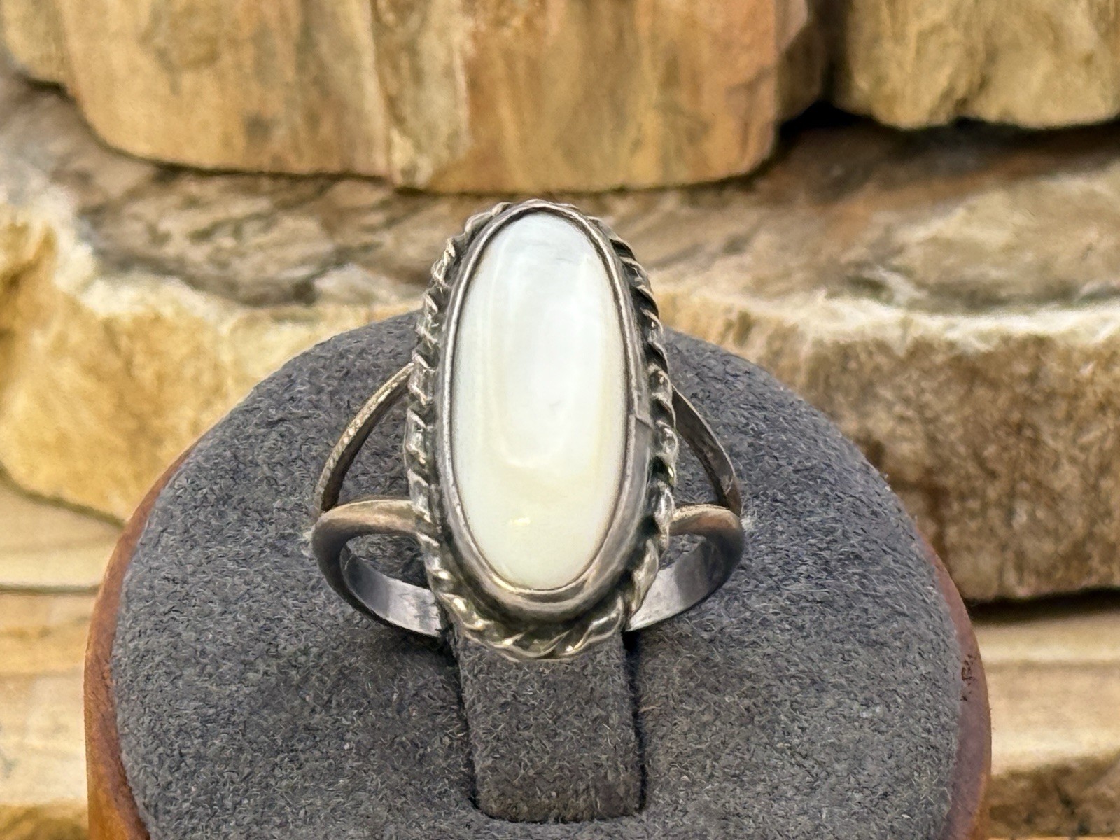 Vintage Navajo Native Sterling Silver Mother of Pearl Ring sz 6.5--667.26