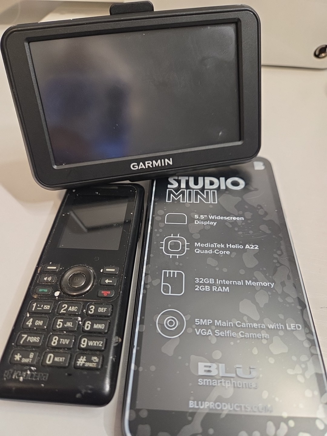 Electronics Lot - Cell Phones and Garmin - Untested Parts Only (Yy02)