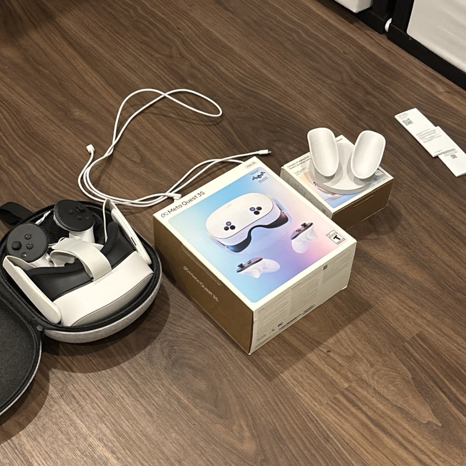 Meta Quest 3s 256gb + Charging station