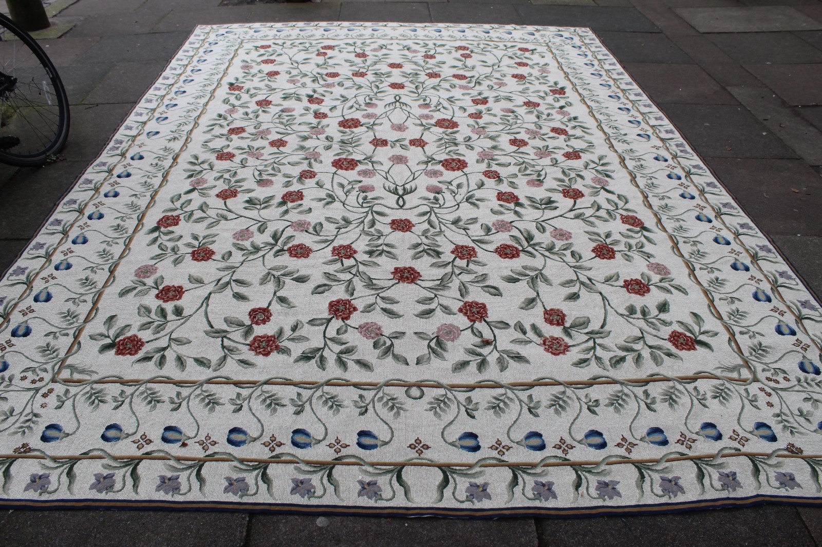 Fine Vintage Hand Made Portuguese Design Wool White Needlepoint Aubusson 360X253