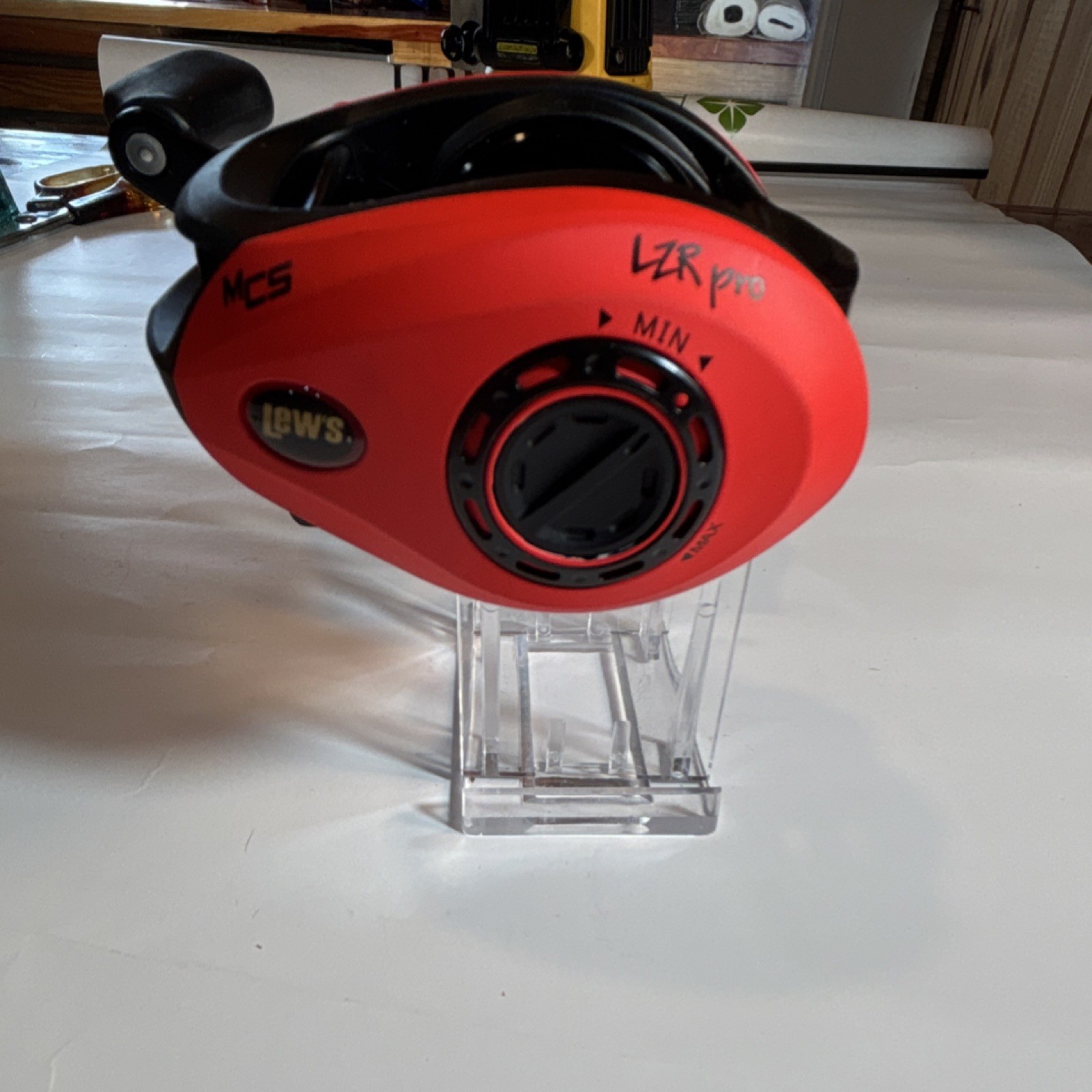 Lew's LZR Pro Baitcast Reel 5 Ball Bearings Red/Black Baitcasting Fishing Reel