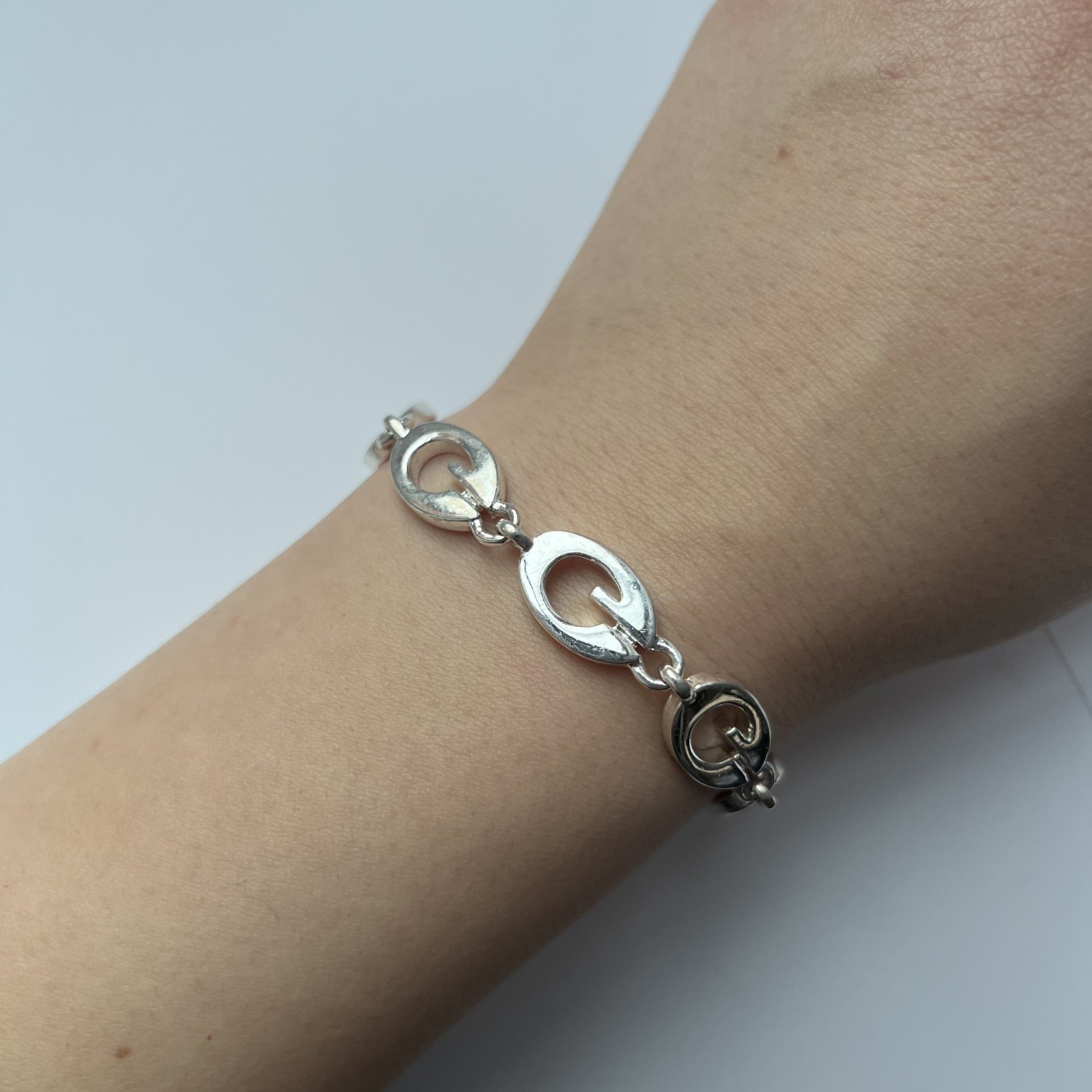 Vintage Guess Silver Tone G Links Charm Bracelet Toggle Clasp Y2K Jewellery 