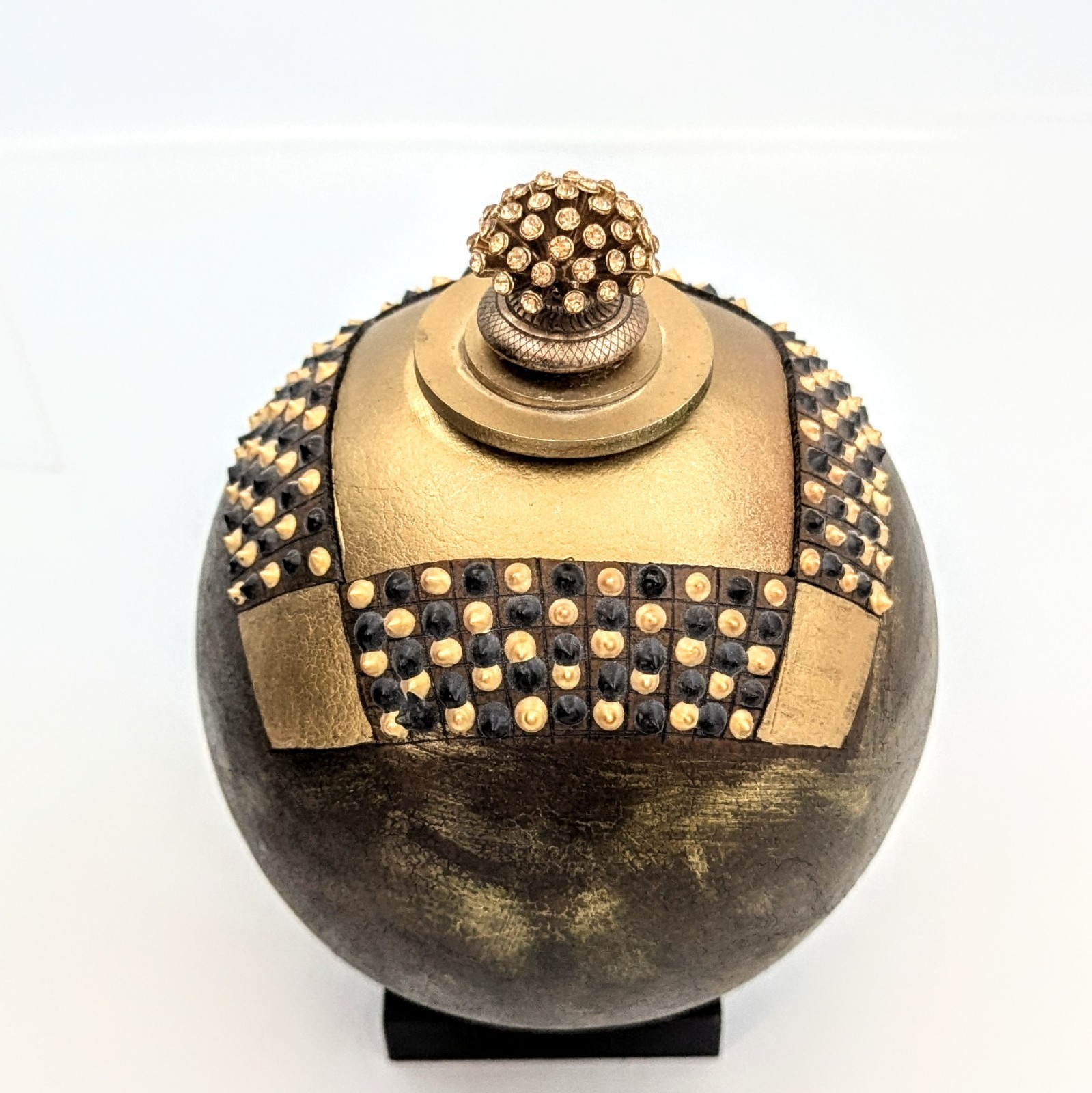 Studio Art Lidded Carved GOURD NW Artist Signed Susan Newbold 8.5"