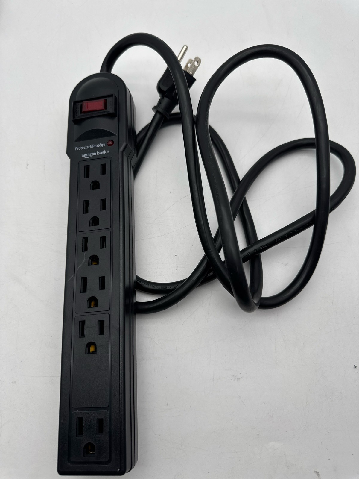 Amazon Basics 1702 Surge Protector Power Strip 6-Outlet 790 Joules 6ft Black