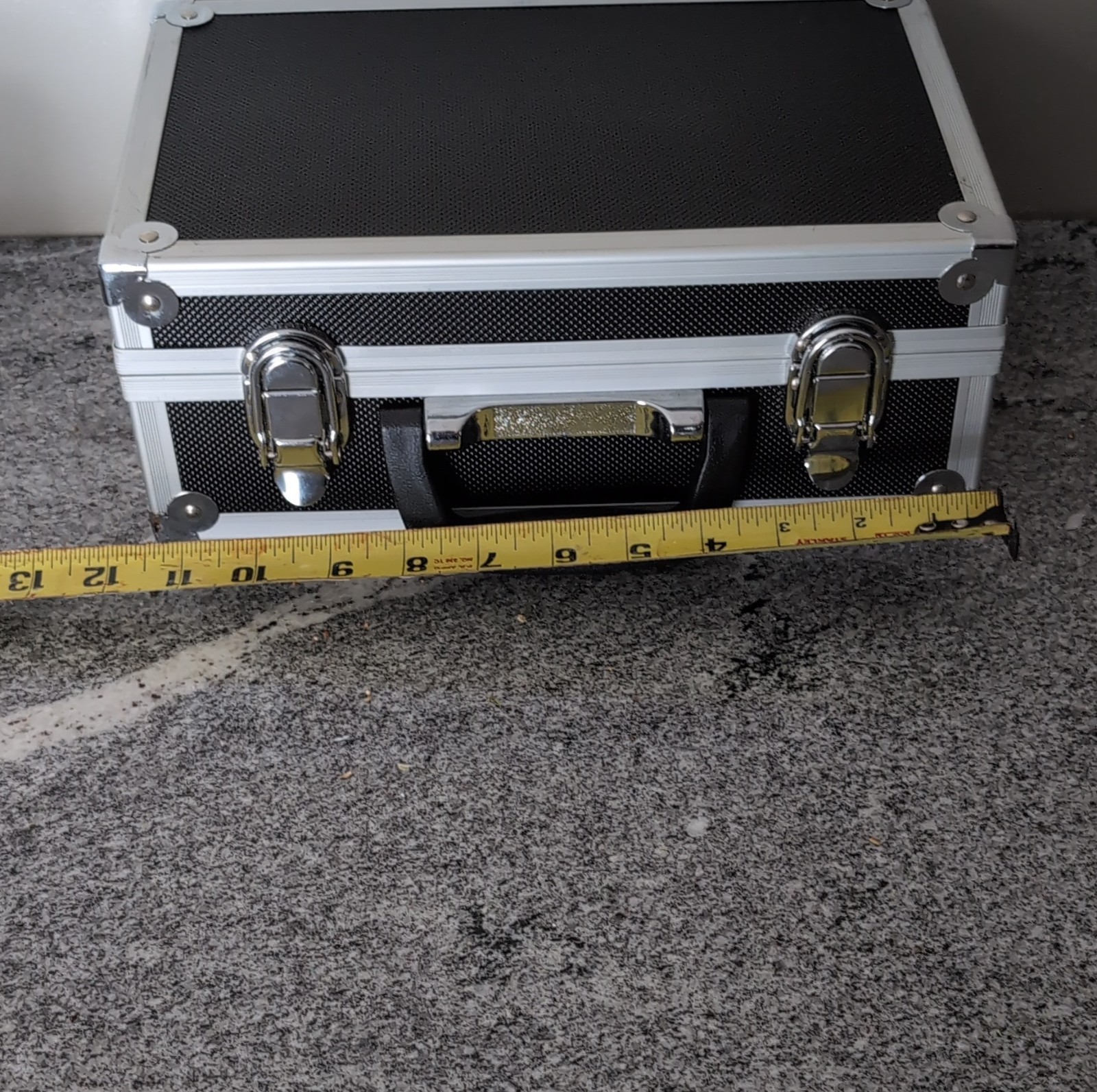 Black Aluminum Carry Case Foam Lined Lockable Fits Microphone Mixer 13x8x4