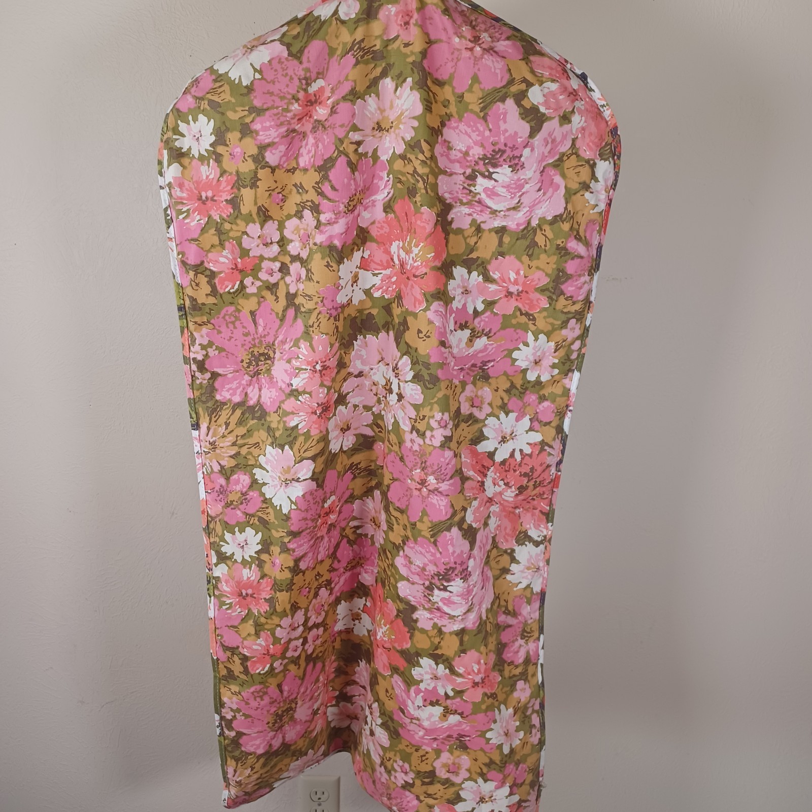 Vintage 1970s Flower Power Granny Cottage Chic Garment Bag Serval Zipper