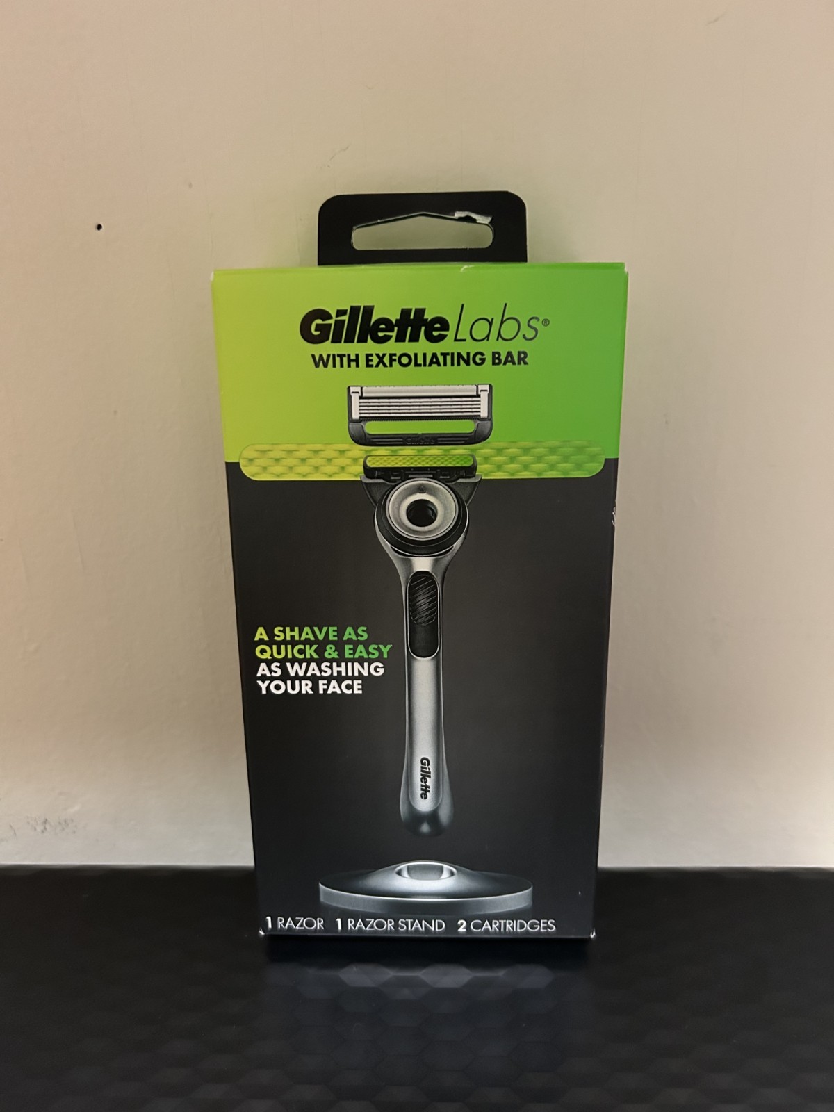 Mens Gillette Labs With Exfoliating Bar Razor,Stand & 2 Cartridges