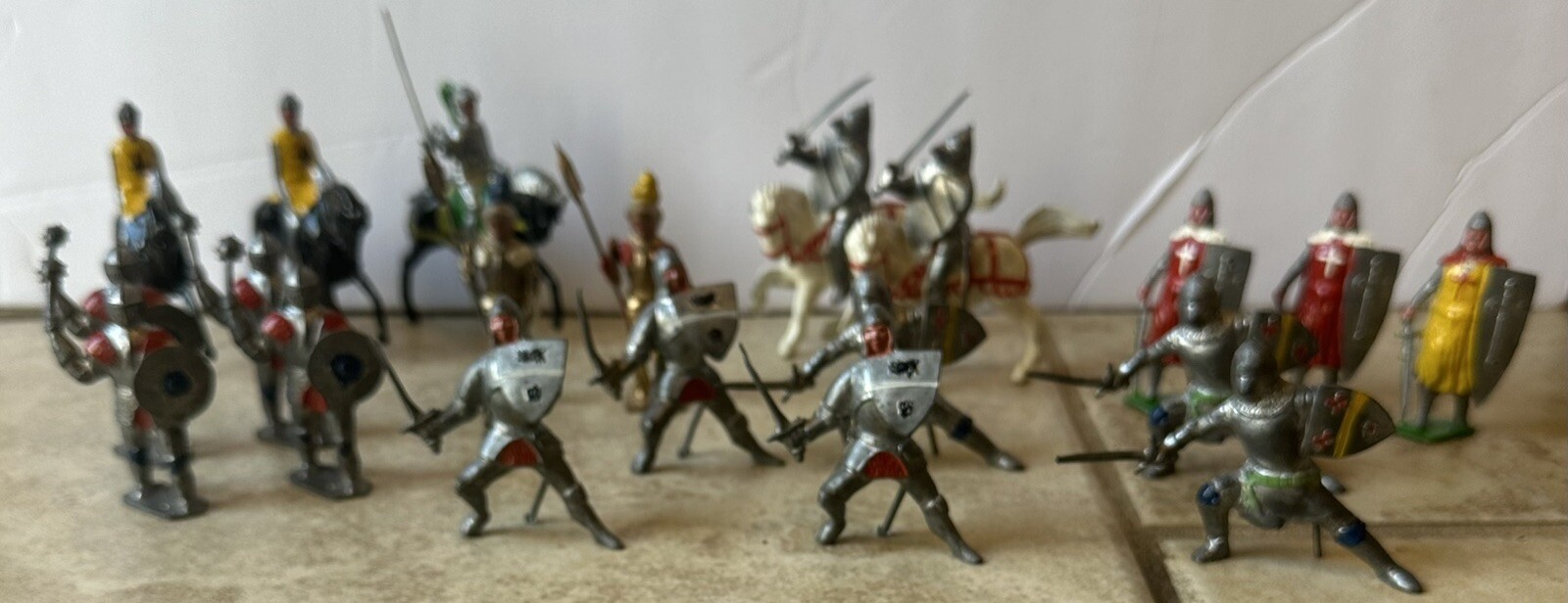 LOT OF 20 TOY KNIGHT FIGURES , SOME VINTAGE BRITTAINS , OTHERS ,MOUNTED