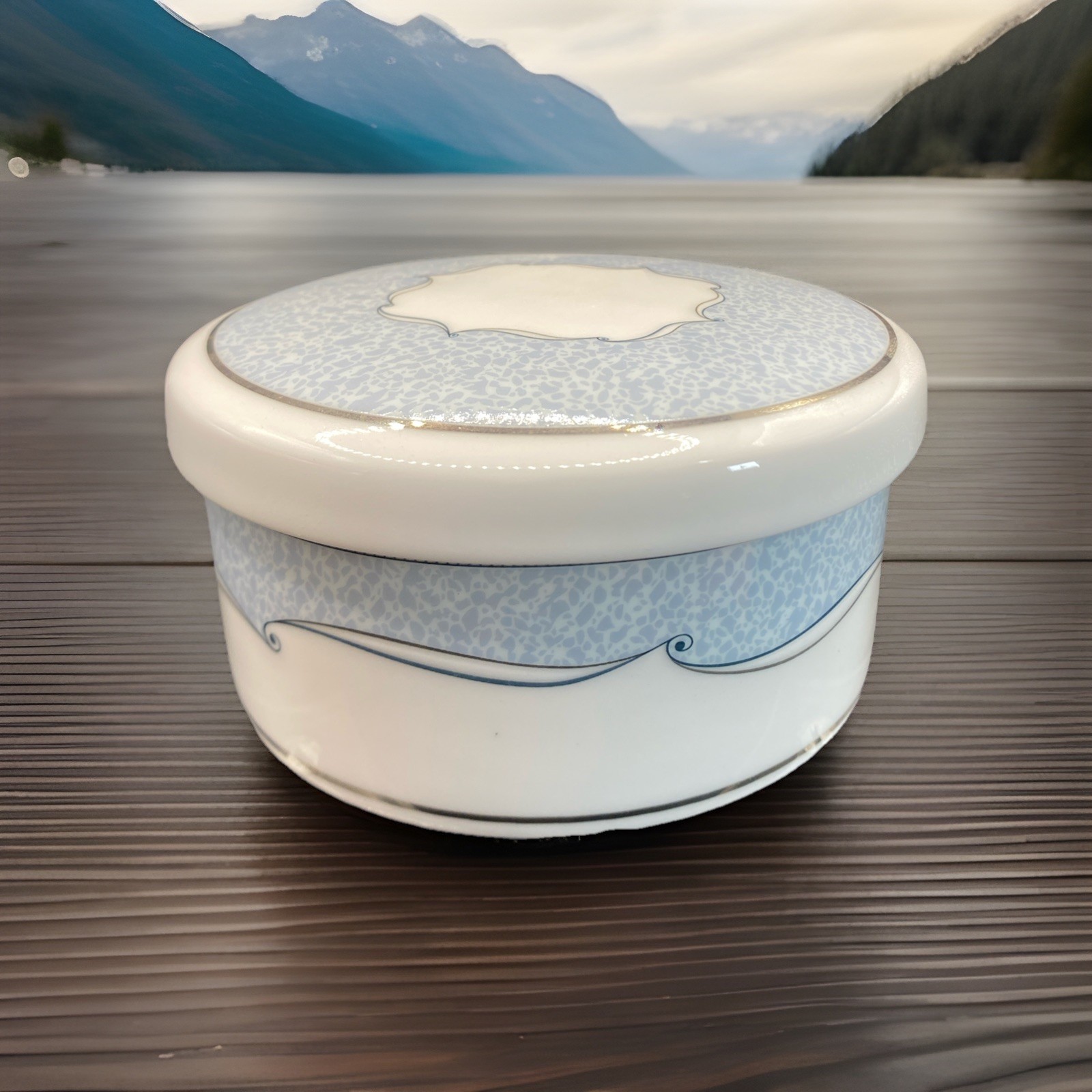 Vintage Wedgwood Venice 4" Bone China Round Trinket Box with Lid, Excellent Cond