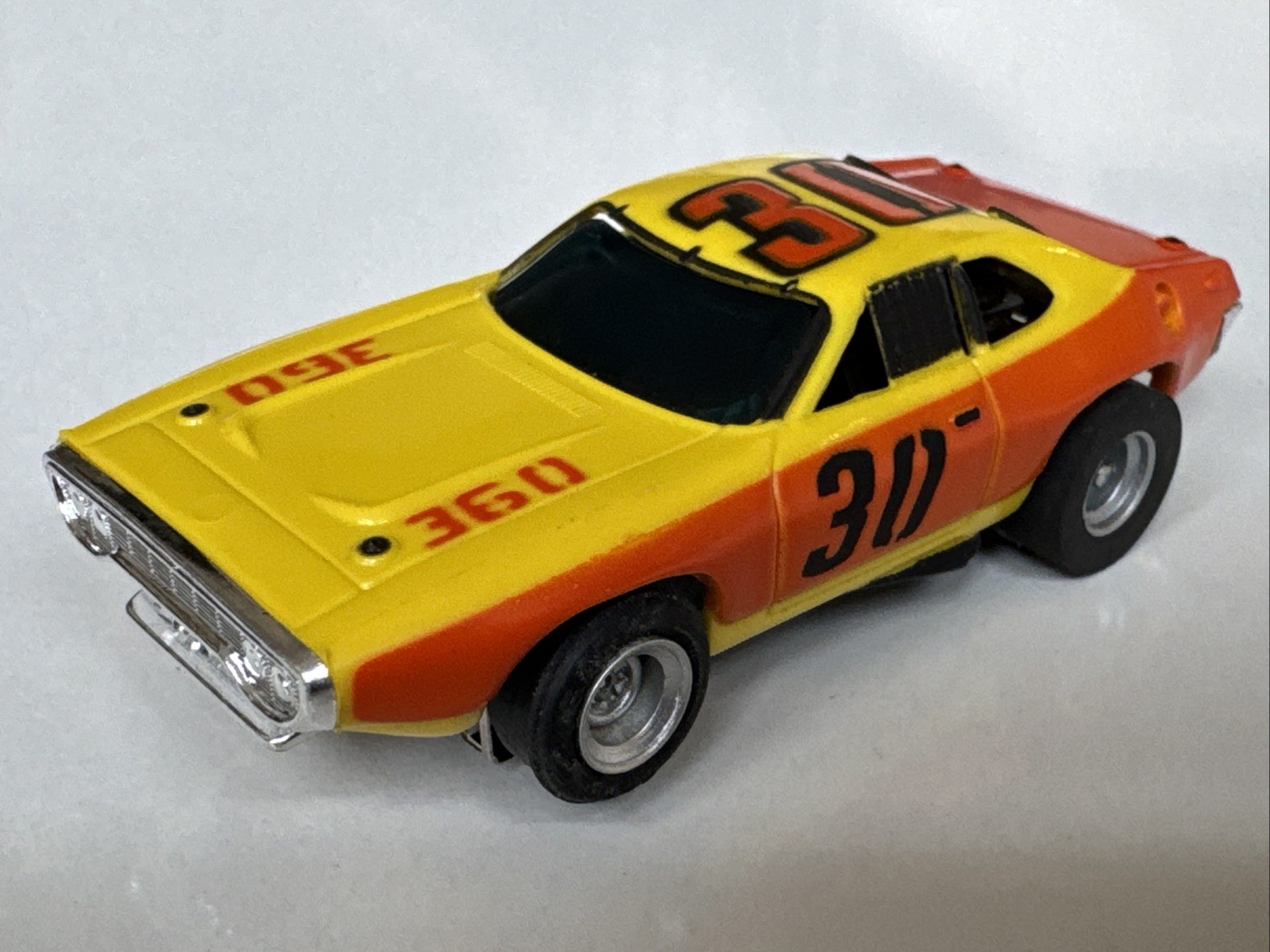 Aurora/AFX Plymouth Road Runner MAGNA-SONIC #30HO Slot Car YELLOW/ORG (1 Owner)