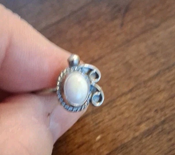 MOP Ring Tested Native American Sterling Silver Size 5  Petite Vintage
