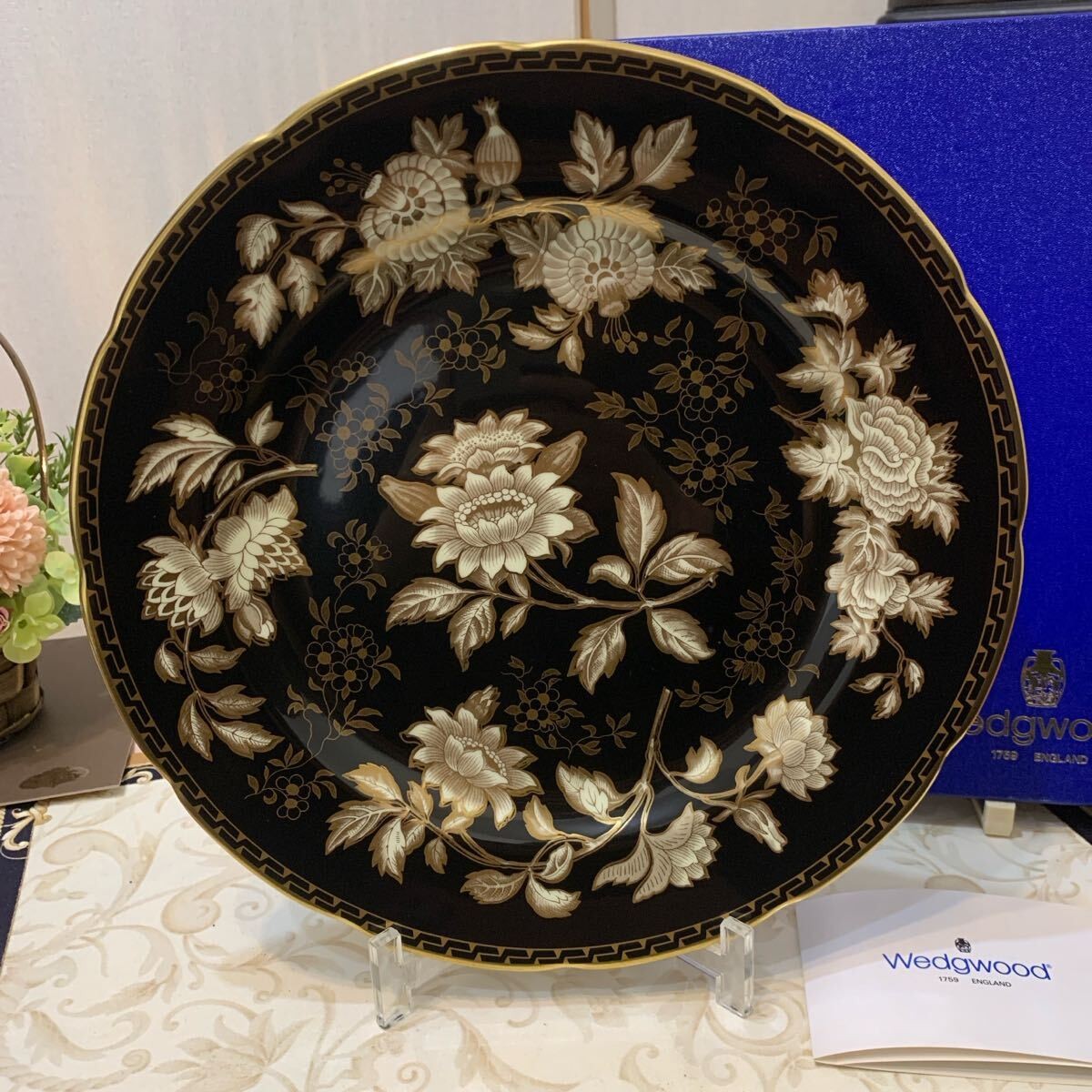 Unused Wedgwood Black Tonkin 28cm Dinner Plate