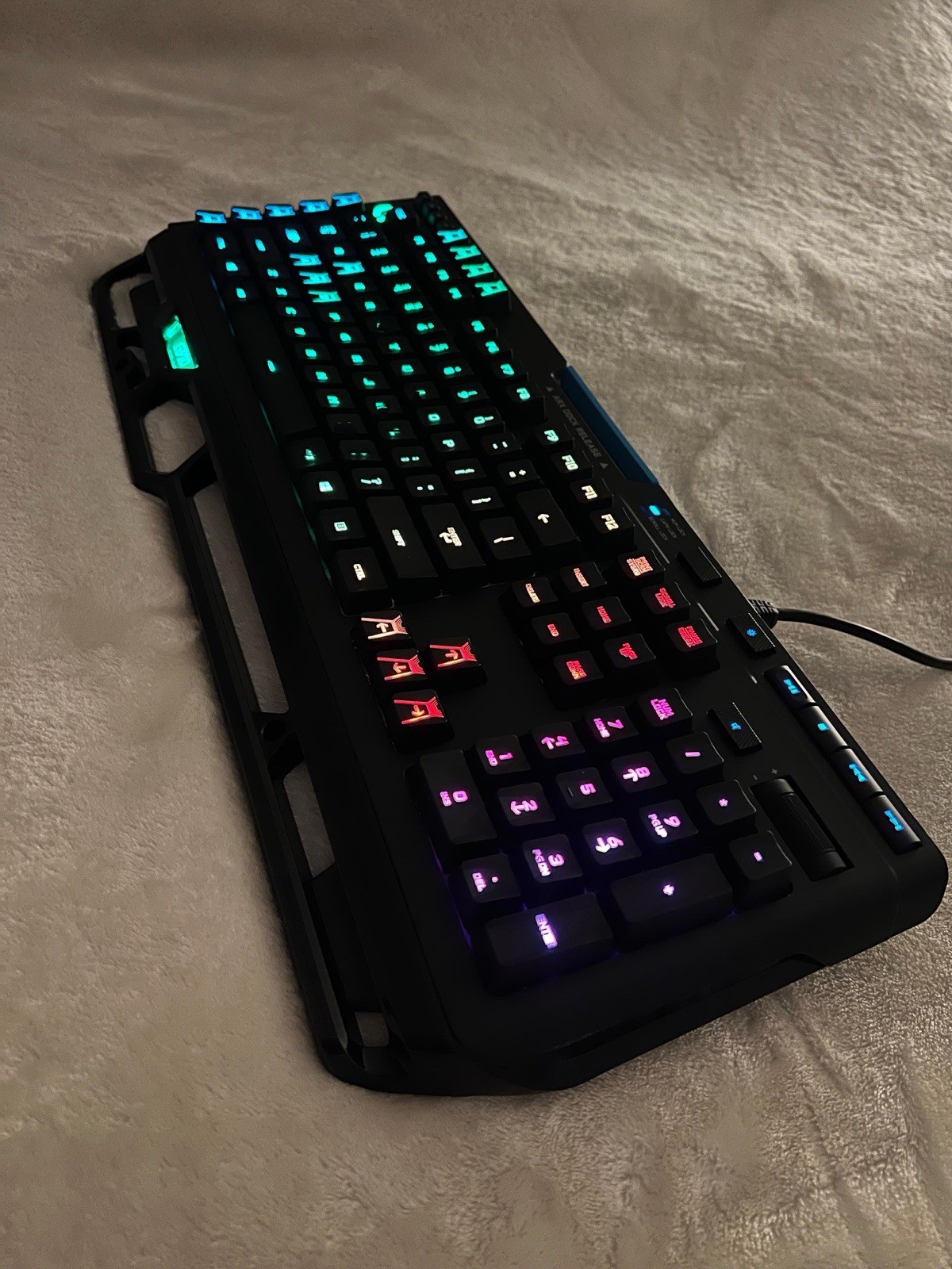 Logitech G910 Orion Spectrum RGB Mechanical Gaming Keyboard Black 820-006773