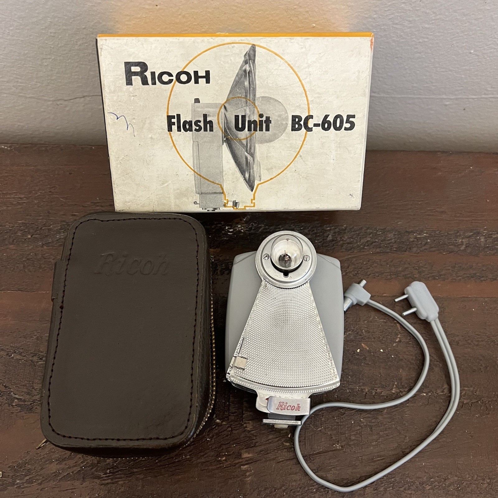 Ricoh BC-605 Flash Unit w/ Box Case Folding Reflector Untested