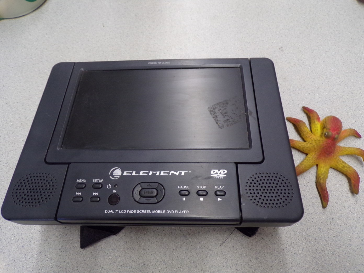 Element Dual 7" LCD Widescreen Mobile DVD Player *FREE SHIPPING*