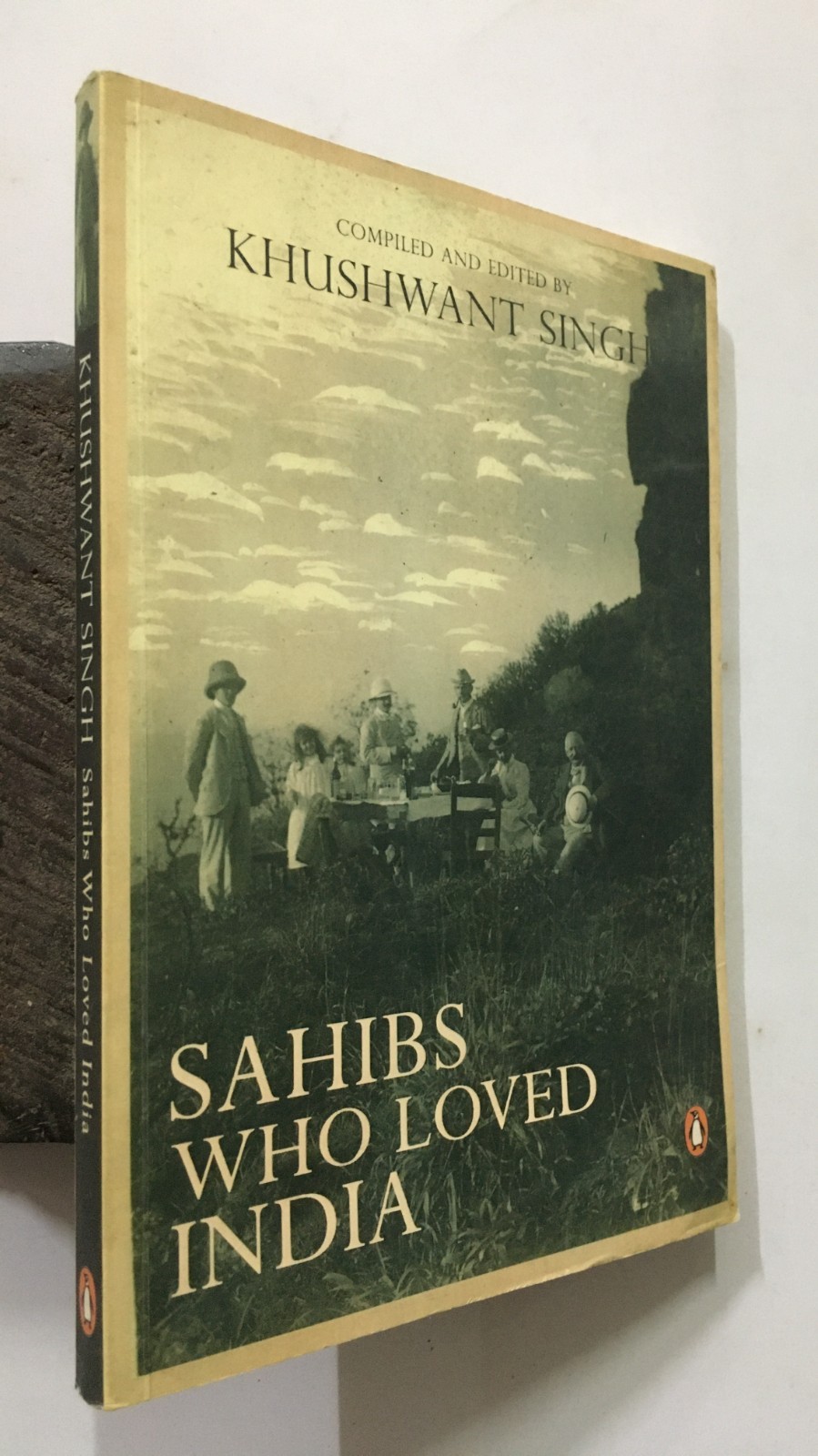Singh, Khushwant (Ed): Sahibs Who Loved India. 2010. 191p.