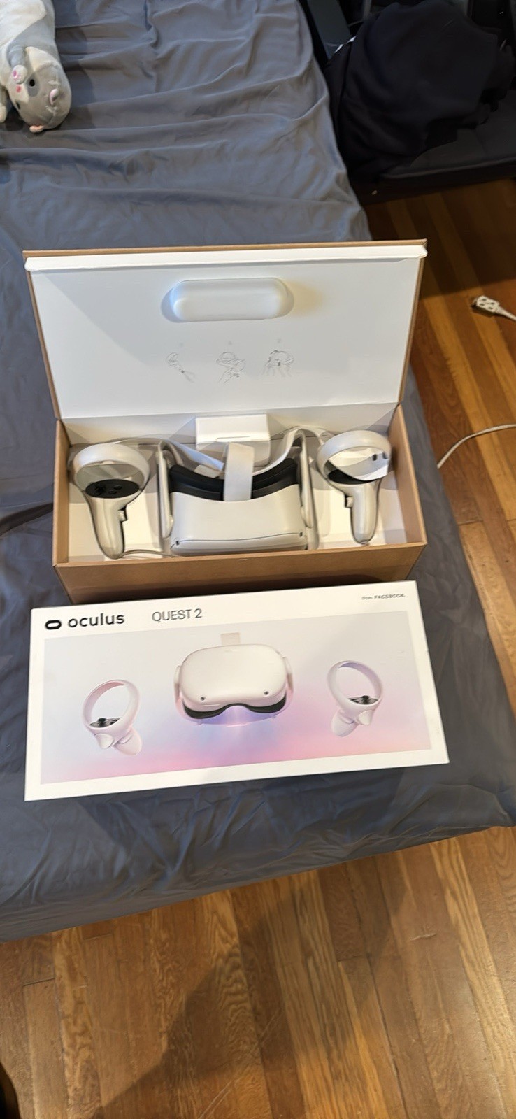 Oculus Quest 2 Headset, charger, controllers, and comfort/battery head strap 