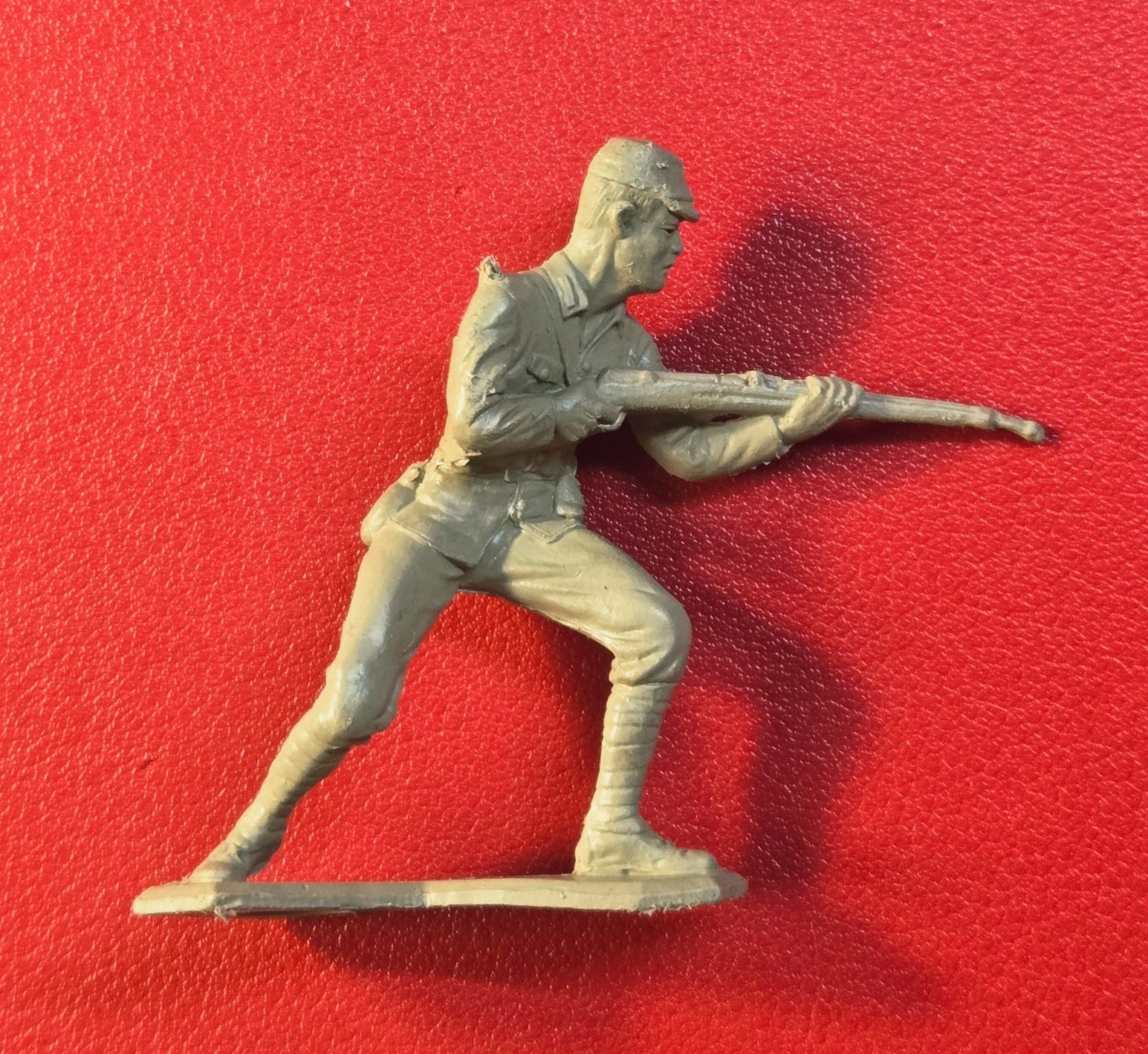 Vintage Japanese WWII Louis Marx 2.5" Plastic Soldier 1963 - Tan