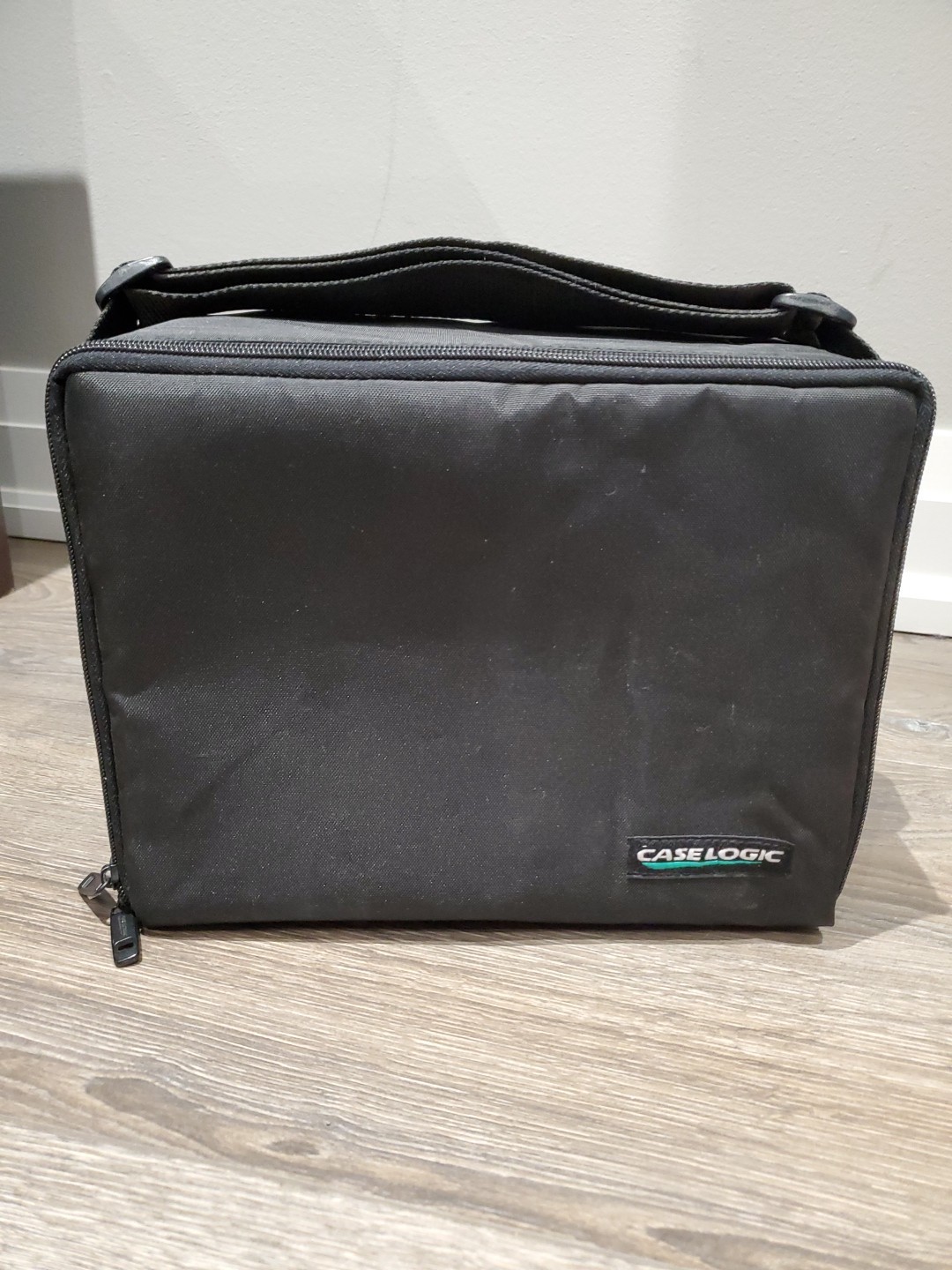 Vintage 1990's Case Logic 30 CD Soft Padded Storage Case Sleeve Carry Strap