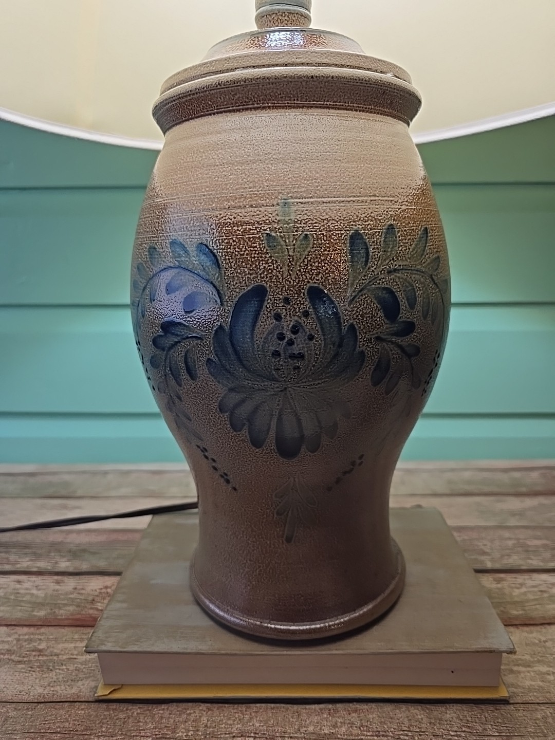 VTG 2006 Rowe Brown Pottery Salt Glaze Blue Leaf Floral Lamp 13.5" 