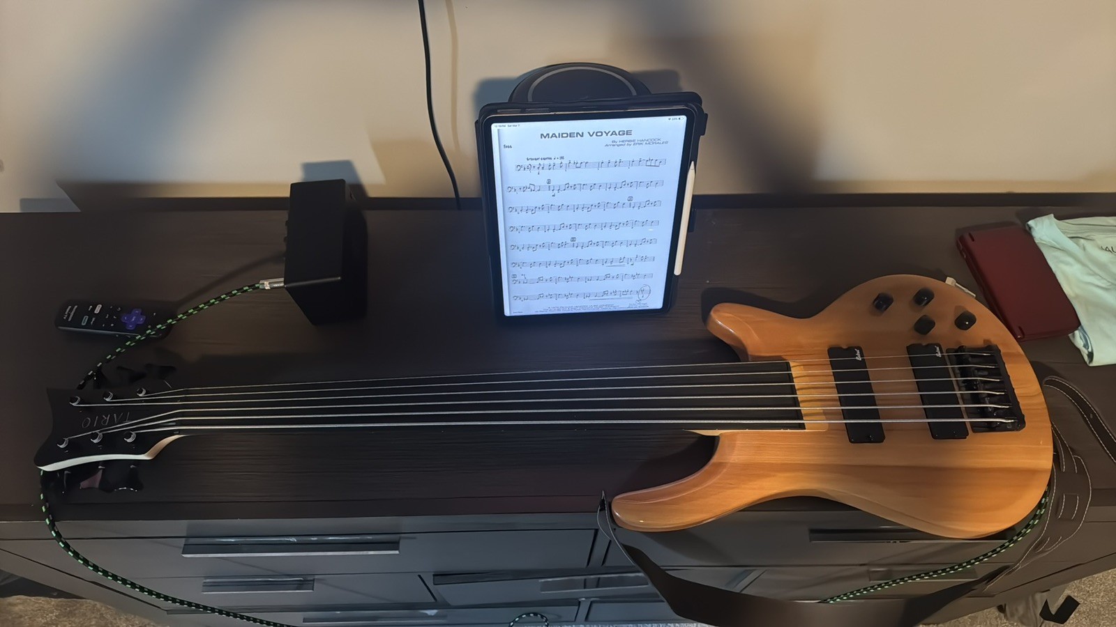 USED ITEM Fretless 6 String Electric Bass Bolt_On Maple Neck,basswood Body